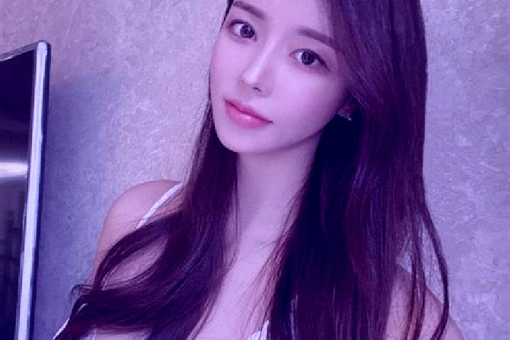 Chloe, 30 — Escort in Mysovoe, Ukraine