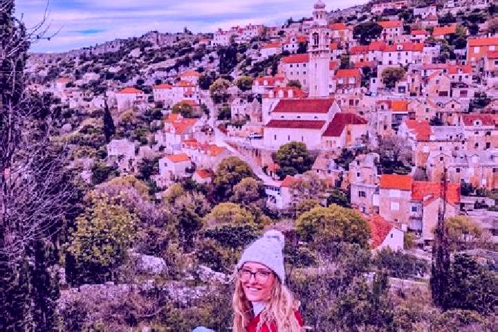 Chloe, 30 — Escort in Postira, Croatia