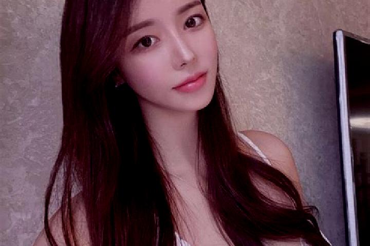 Chloe, 30 — Escort in Sukutukang, Indonesia