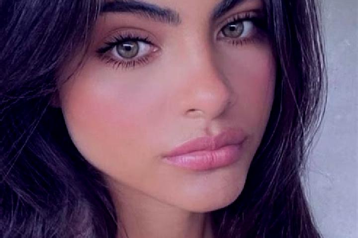 Chloe, 31, a chestnut hazel-eyed indian companion based in Ubrez. Offering Dinner Date, OWO, Girlfriend Experience. Available for incall and outcall, day and...