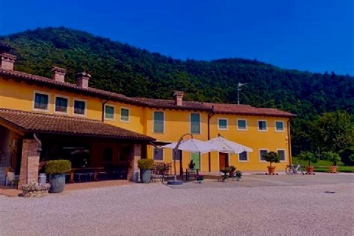 Chloe, 31 — Escort in Piverone, Italy