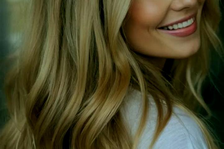 Chloe, 32, a blonde hazel-eyed mediterranean companion based in Kadino. Offering Dinner Date, Massage. Available for incall and outcall, day and evening dates.
