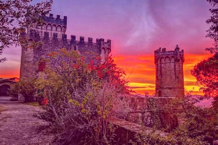 Chloe, 32 — Escort in Castello Cabiaglio, Italy