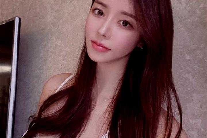 Chloe, 32 — Escort in Kokembang, Indonesia