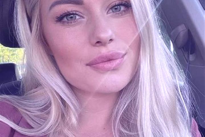Chloe, 33, a blonde hazel-eyed caribbean companion based in Becerril de la Sierra. Offering Domination, 69, Massage. Available for incall and outcall, day an...