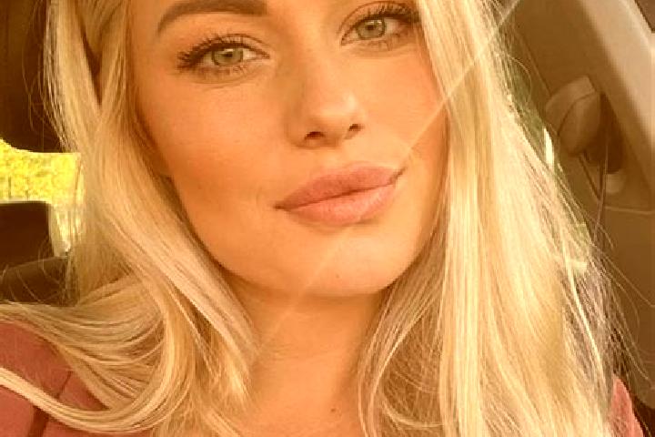 Chloe, 33, a blonde hazel-eyed caucasian companion based in Llombai. Offering Striptease, Fetish, BDSM. Available for incall and outcall, overnight bookings ...