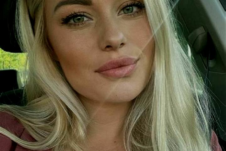 Chloe, 33, a blonde hazel-eyed ebony companion based in Lamanon. Offering Couples, 69, Overnight, Domination, Dinner Date. Available for incall and outcall, ...