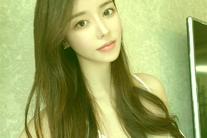 Chloe, 33 — Escort in Buzhake, China