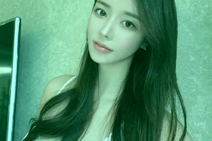 Chloe, 33 — Escort in Hoeyang, North Korea