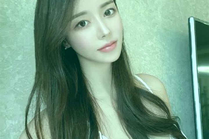 Chloe, 33 — Escort in Shangtianba, China