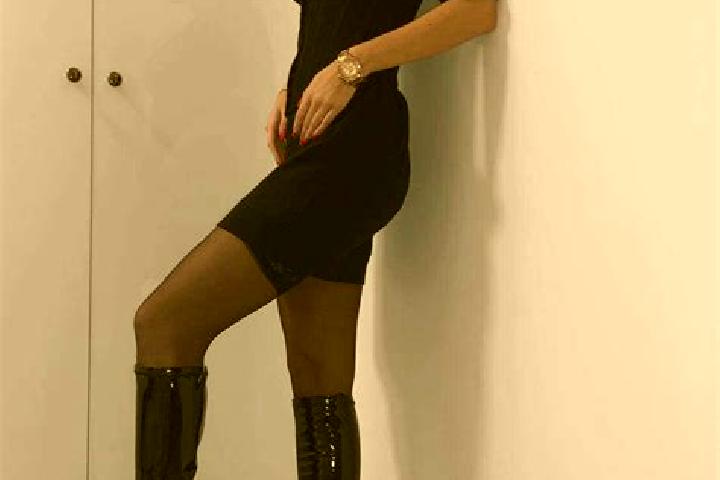 Chloe, 34, a black brown-eyed european companion based in Malanghero. Offering BDSM, GFE, CIM, Tantra, Domination. Available for incall and outcall, overnigh...