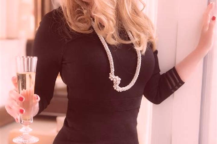 Chloe, 34, a blonde brown-eyed ebony companion based in Tokorozawa. Offering OWO, Couples, Fetish. Available for incall and outcall, day and evening dates.