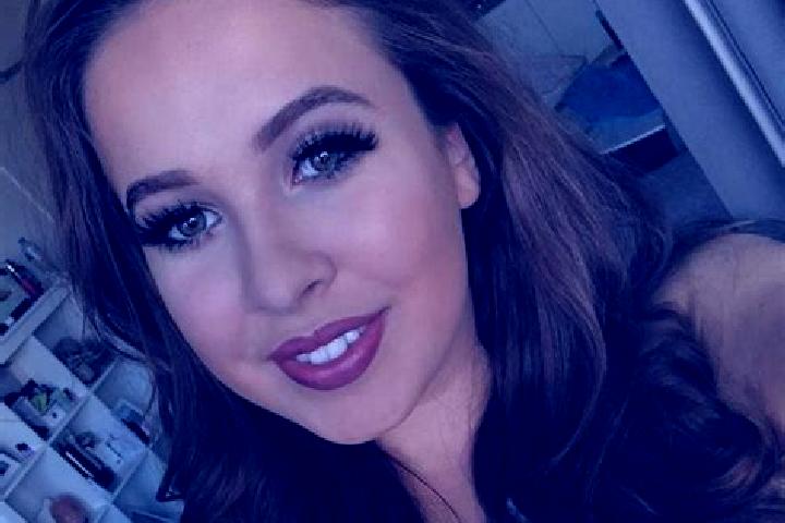 Chloe, 34, a brunette green-eyed caucasian companion based in Baron-sur-Odon. Offering Deep French Kissing, Striptease, Domination, Roleplay. Available for i...