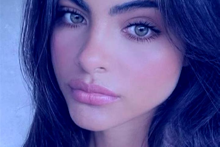 Chloe, 34, a brunette green-eyed european companion based in Cherato. Offering A-Level, Erotic Massage, Prostate Massage. Available for incall and outcall, d...