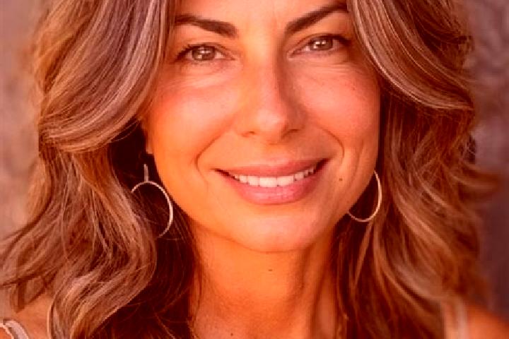 Chloe, 34, a brunette grey-eyed caribbean companion based in Matwah. Offering Overnight, Duos, Tantra. Available for incall and outcall, day and evening dates.