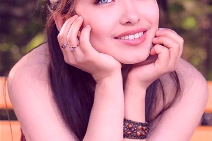 Chloe, 34, a red blue-eyed asian companion based in La Estrella. Offering Massage, BDSM, OWO, Duos. Available for incall and outcall, day and evening dates.