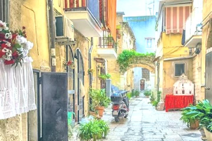 Chloe, 34 — Escort in Calimera, Italy