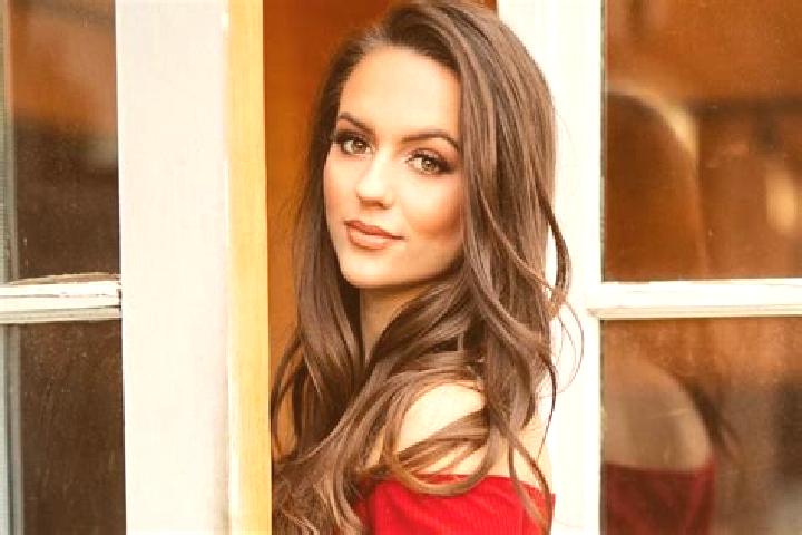 Chloe, 34 — Escort in Hundon, United Kingdom