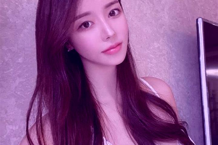 Chloe, 34 — Escort in Kokdala, China