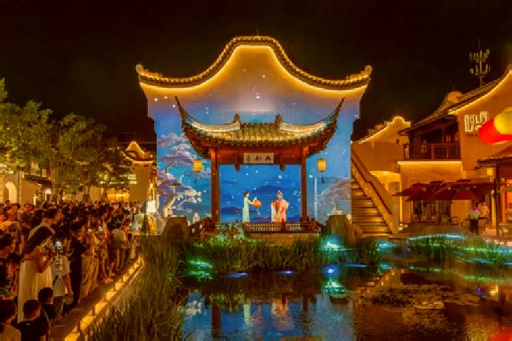 Chloe, 34 — Escort in Liangxi, China