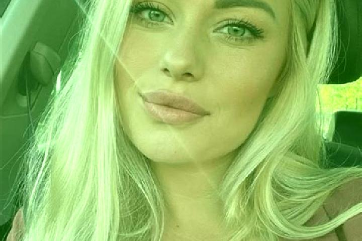 Chloe, 35, a blonde hazel-eyed european companion based in Saint-Remy. Offering Erotic Massage, Dinner Date, Roleplay, Couples. Available for incall and outc...