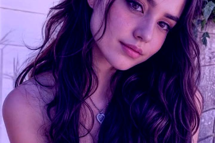 Chloe, 35, a chestnut hazel-eyed middle eastern companion based in Blizhneye. Offering Striptease, CIM, OWO, Couples. Available for incall and outcall, overn...