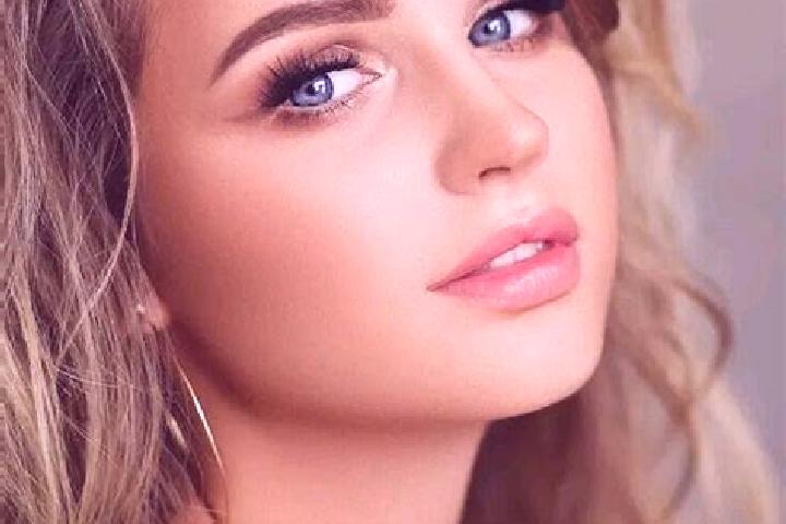 Chloe, 35, a dark blonde blue-eyed ebony companion based in Horom. Offering Travel Companion, Overnight, Dinner Date, A-Level, Duos. Available for incall and...