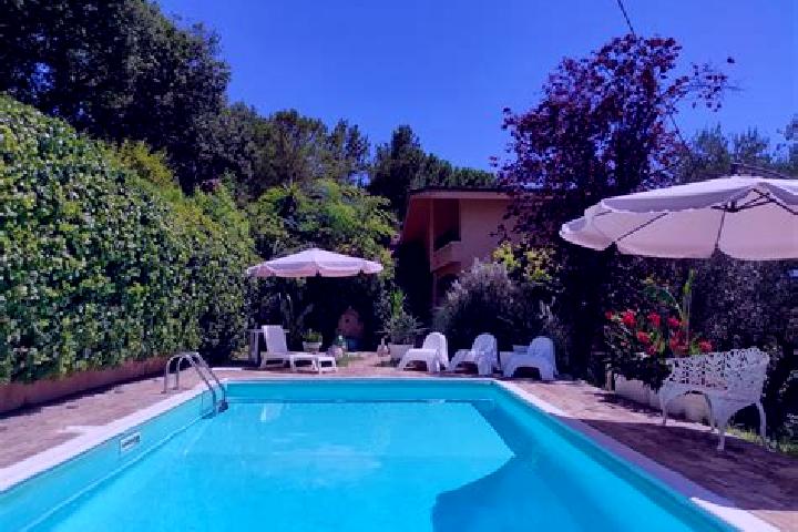 Chloe, 35 — Escort in Bivio Cava Manara, Italy