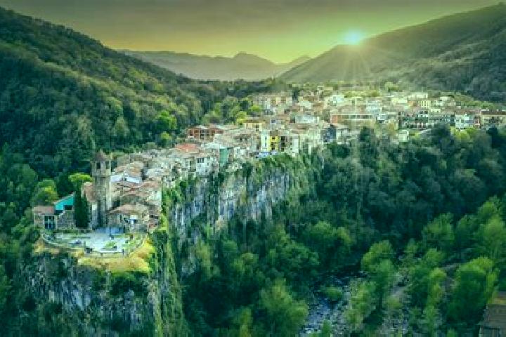 Chloe, 35 — Escort in Castellfollit de Riubregos, Spain