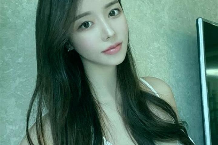 Chloe, 35 — Escort in Diaoluoshan, China