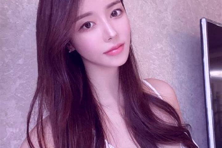Chloe, 35 — Escort in Hongliuwan, China