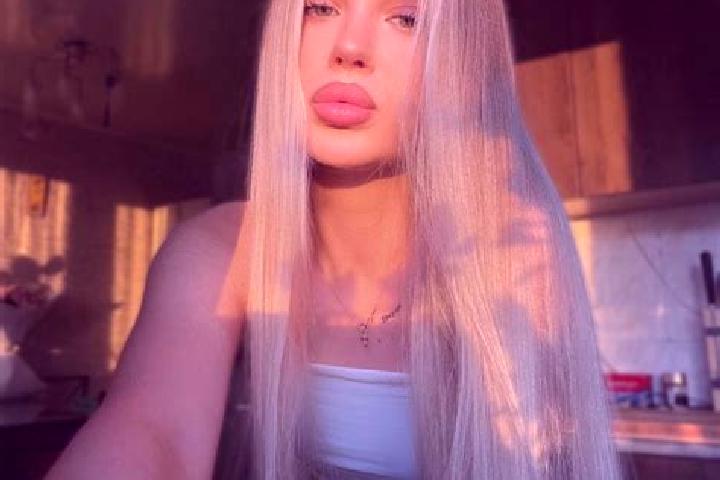 Chloe, 35 — Escort in Lazarev, Russia