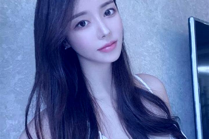 Chloe, 35 — Escort in Qidaogou, China