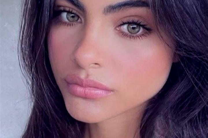 Chloe, 36, a blonde grey-eyed indian companion based in Pescate. Offering Duos, Overnight, Massage. Available for incall and outcall, day and evening dates.