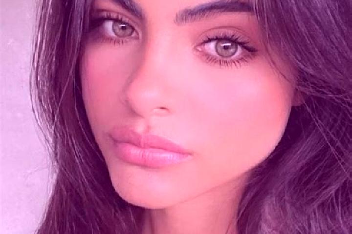 Chloe, 36, a red grey-eyed indian companion based in Tres Cabezas. Offering Dinner Date, Striptease, Duos, GFE. Available for incall and outcall, day and eve...