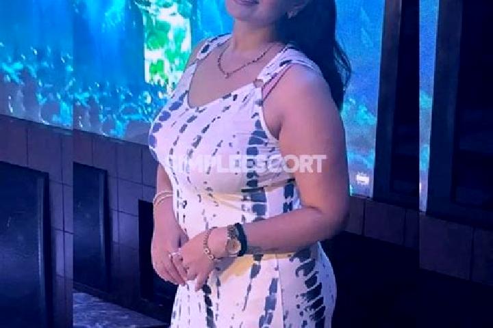 Chloe, 36 — Escort in Airoli, India