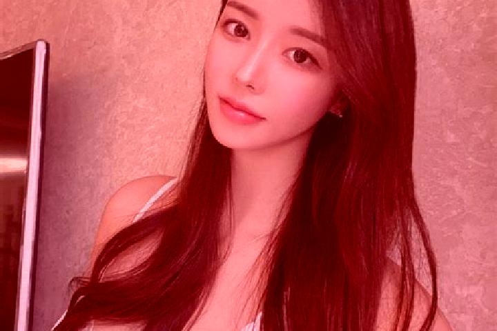 Chloe, 36 — Escort in Dangbigih, Indonesia