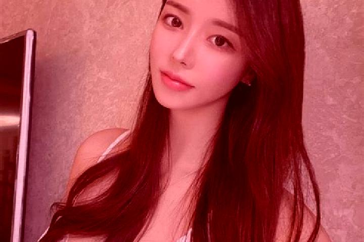Chloe, 36 — Escort in Sukaimut, Indonesia