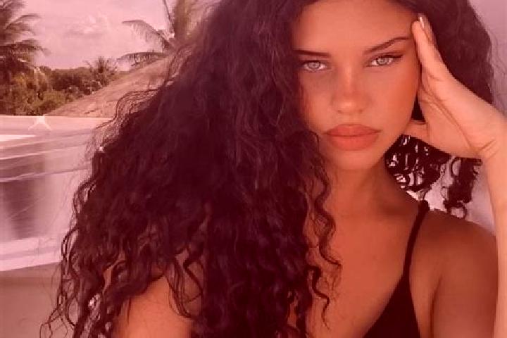 Chloe, 37, a black grey-eyed latina companion based in Lenno. Offering Girlfriend Experience, Massage, Dinner Date, OWO, Prostate Massage. Available for inca...