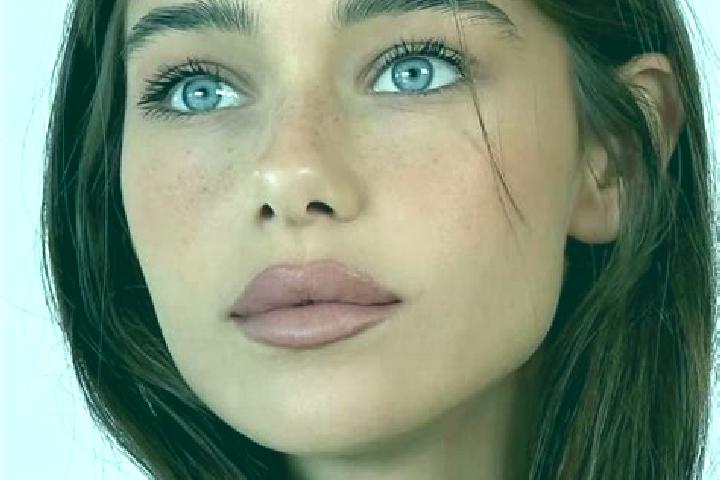 Chloe, 37, a brunette brown-eyed european companion based in Nea Iraklitsa. Offering Dinner Date, Erotic Massage, Girlfriend Experience, 69. Available for in...