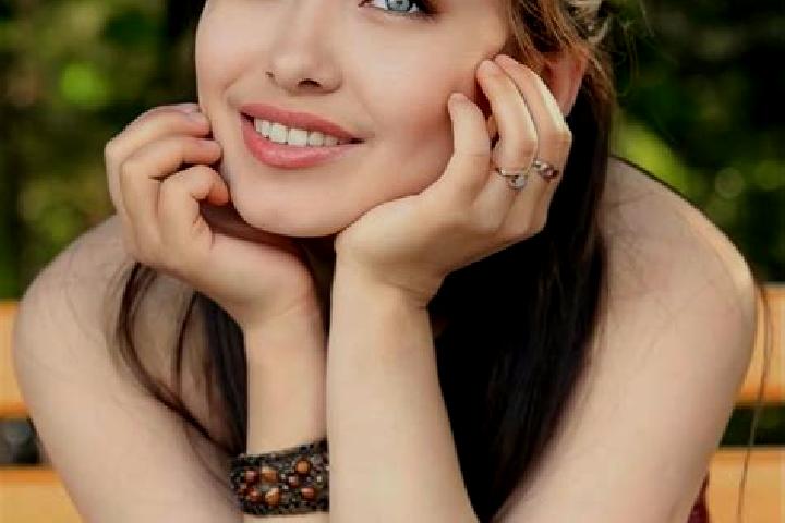 Chloe, 37, a red blue-eyed asian companion based in Cesvaine. Offering CIM, Striptease, Duos. Available for incall and outcall, day and evening dates.