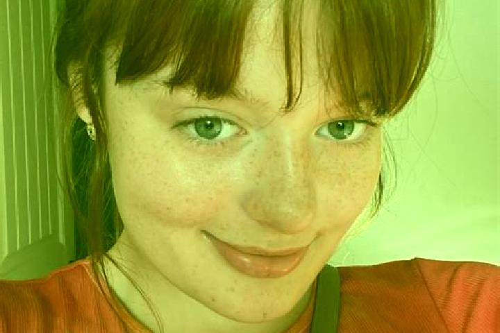 Chloe, 37, a red green-eyed european companion based in Erfelden. Offering BDSM, Striptease. Available for incall and outcall, day and evening dates.