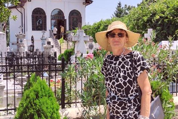 Chloe, 37 — Escort in Bughea de Jos, Romania
