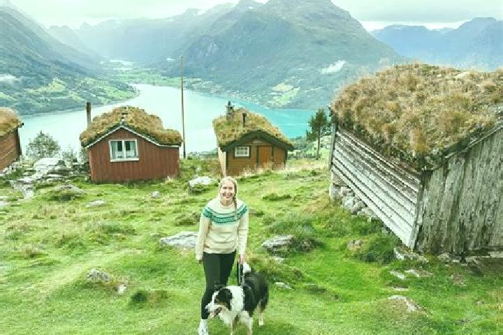 Chloe, 37 — Escort in Hermansverk, Norway