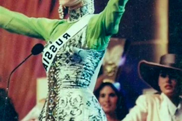 Chloe, 37 — Escort in Krasnorechenskiy, Russia