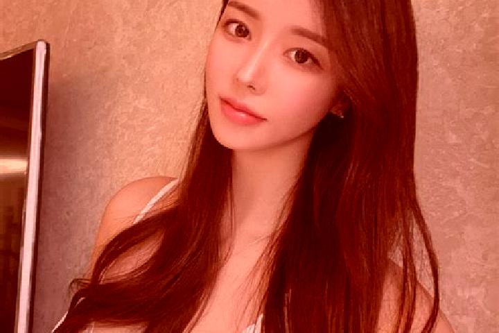 Chloe, 37 — Escort in Qiaobian, China
