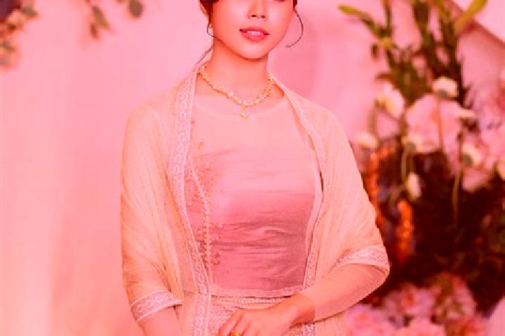 Chloe, 37 — Escort in Tha Yet Taw, Myanmar