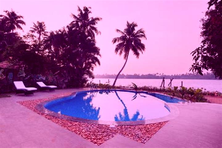 Chloe, 37 — Escort in Vazhakulam, India