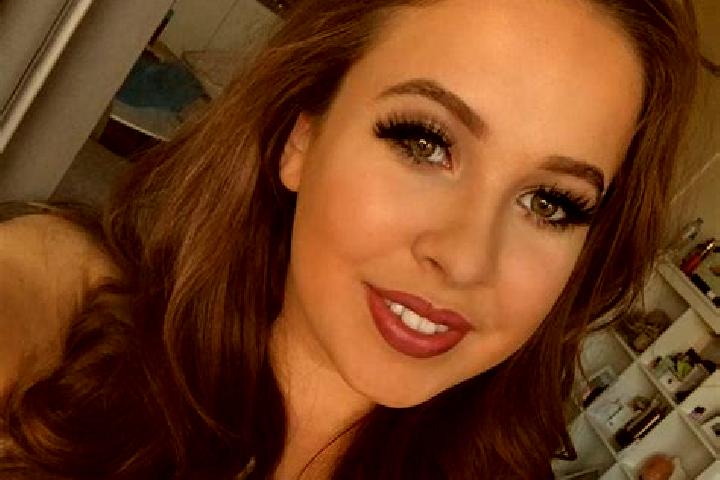 Chloe, 38, a auburn blue-eyed mediterranean companion based in Ishun . Offering Striptease, A-Level, Erotic Massage, CIM, BDSM. Available for incall and outc...