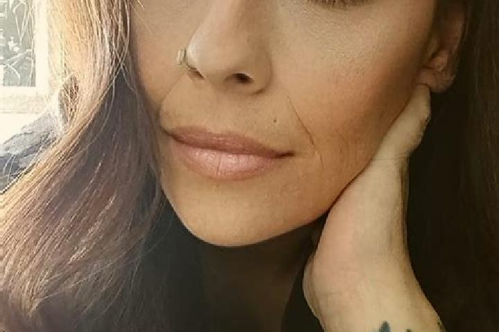 Chloe, 38, a brunette dark-eyed latina companion based in Loeng Nok Tha. Offering Erotic Massage, OWO, Deep French Kissing, Prostate Massage. Available for i...